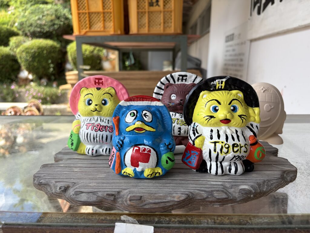 信楽陶芸村のたぬき絵付け見本