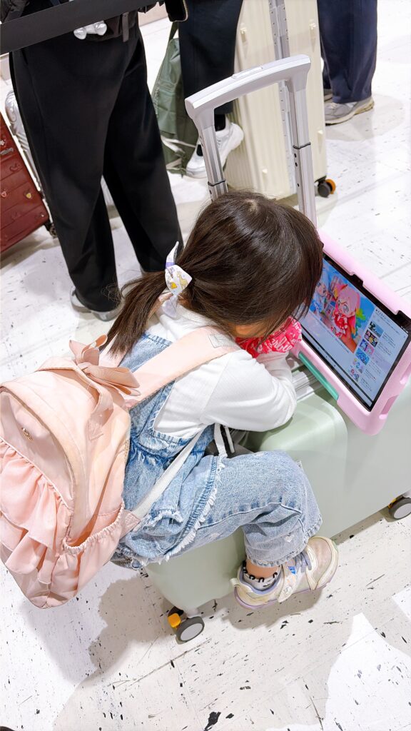 キッズトラベルmini乗車中にタブレット見る